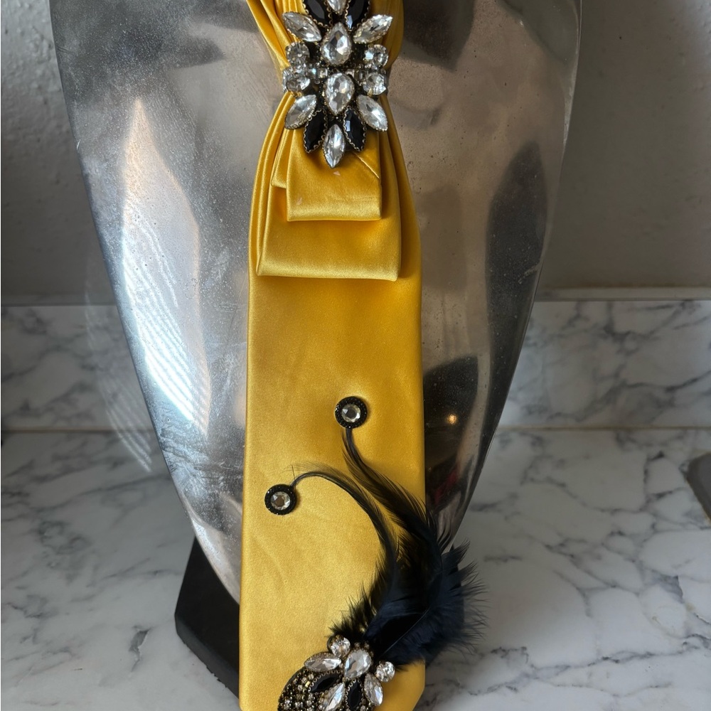 Elegant Yellow Tie with Crystal Embellishments